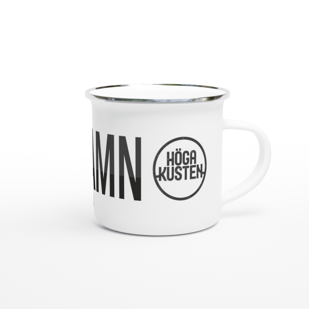 The picture shows a right side view of the 12oz white enamel mug "#BÖNHAMN Höga Kusten" from the series HIKING #TAGMUG™
