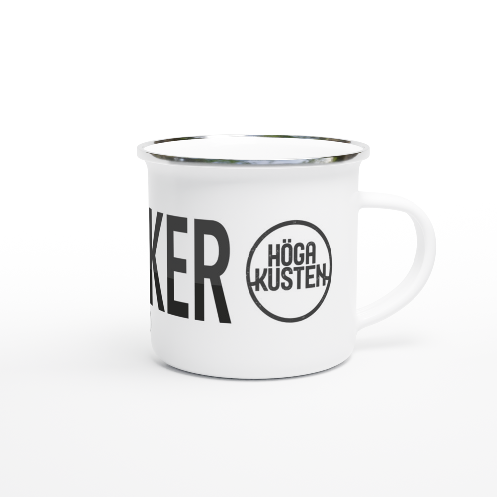 The picture shows a right side view of the 12oz white enamel mug "#SALSÅKER Höga Kusten" from the series HIKING #TAGMUG™