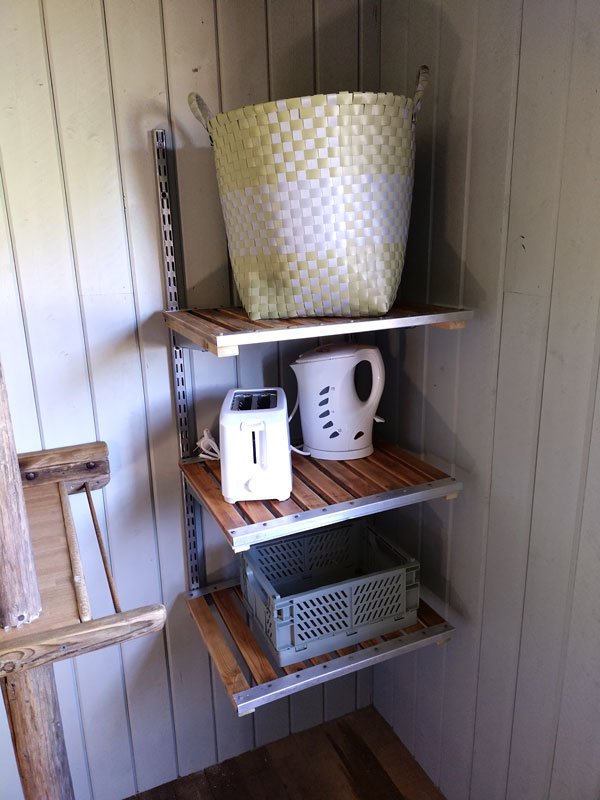 airbnb-adocksta-kitchenette-waterboiler-toaster.jpg