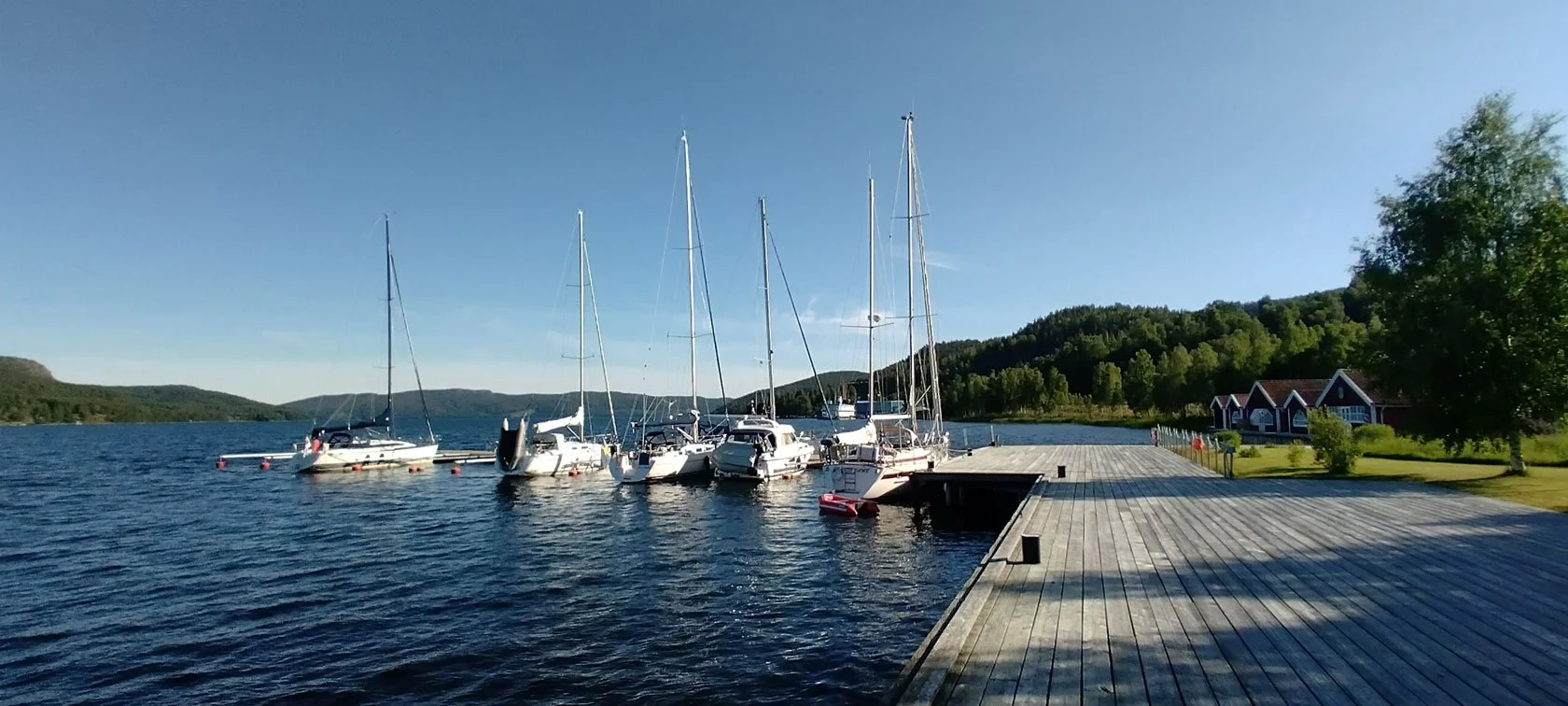 High Coast by sailboat: safe mooring + hiking from the same base camp