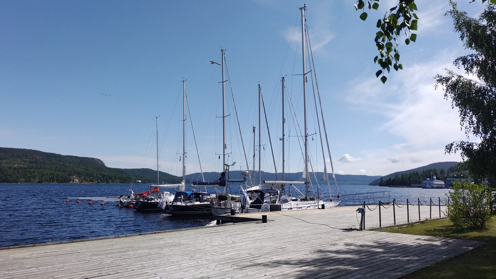 High Coast by sailboat: safe mooring + hiking from the same base camp
