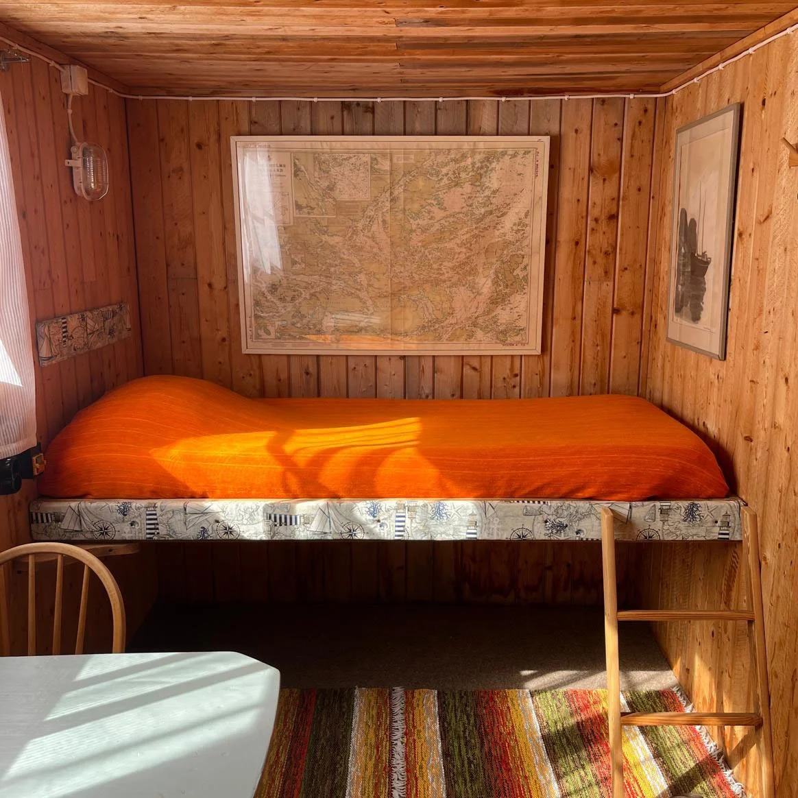 docksta-havet-base-camp-crew-cabin-room-airbnb-interior-hoga-kusten-e4.jpg