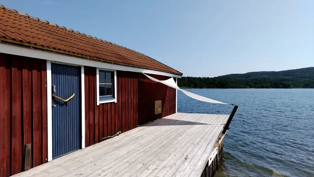 overnight-seaside-skuleberget-skuleskogen-hoga-kusten-boathouse-private-beach-swimming-summer-house.webp