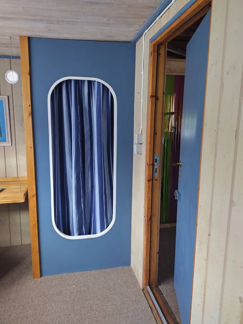 airbnb-ehoga-kusten-captain-cabin-single-room-nautical-style-interiors-comfort-base-camp-docksta-havet-workation-lodging.jpg