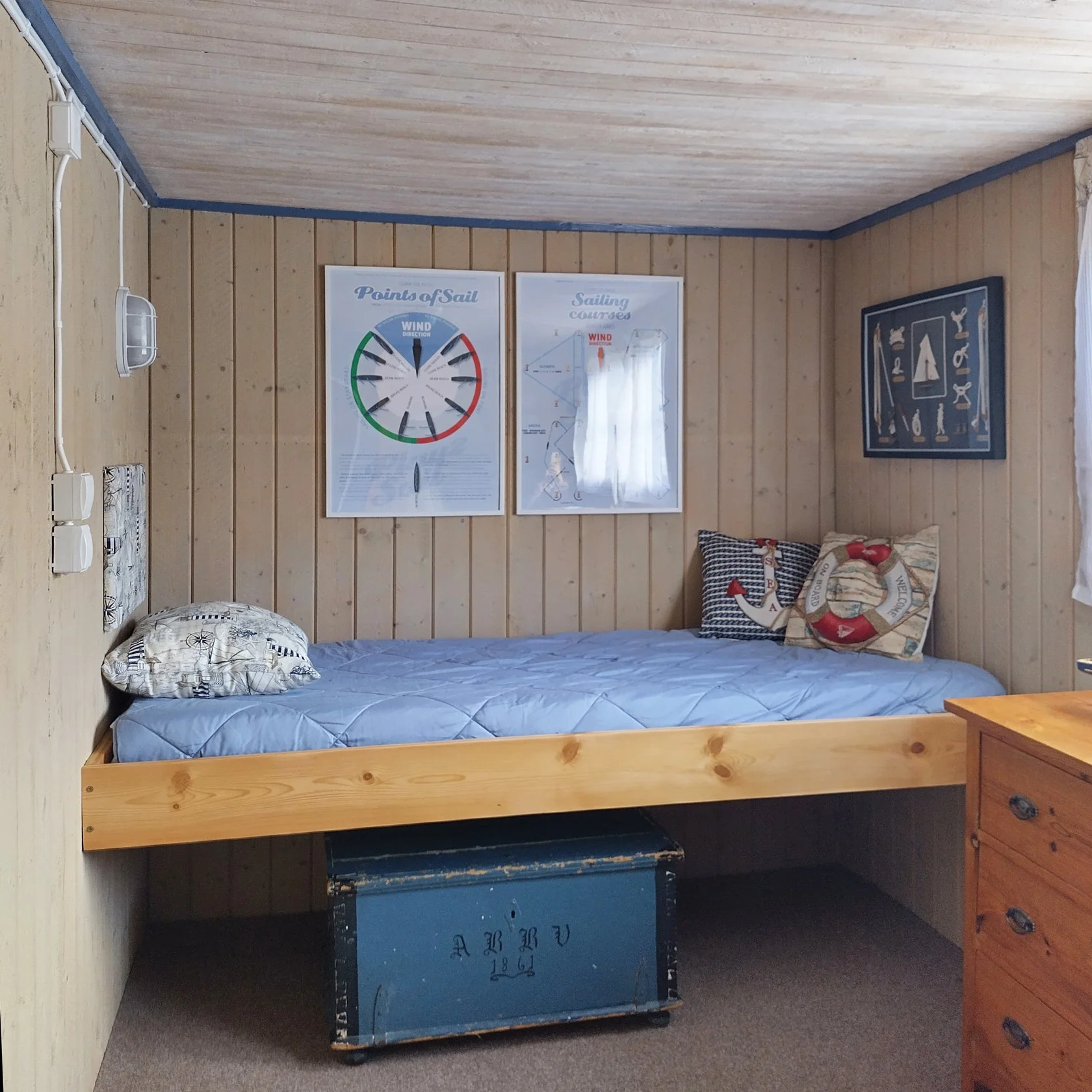 airbnb-captain-cabin-single-room-curated-interiors-nautical-style-seaside-high-coast-base-camp-docksta-havet-workation-lodging.jpg