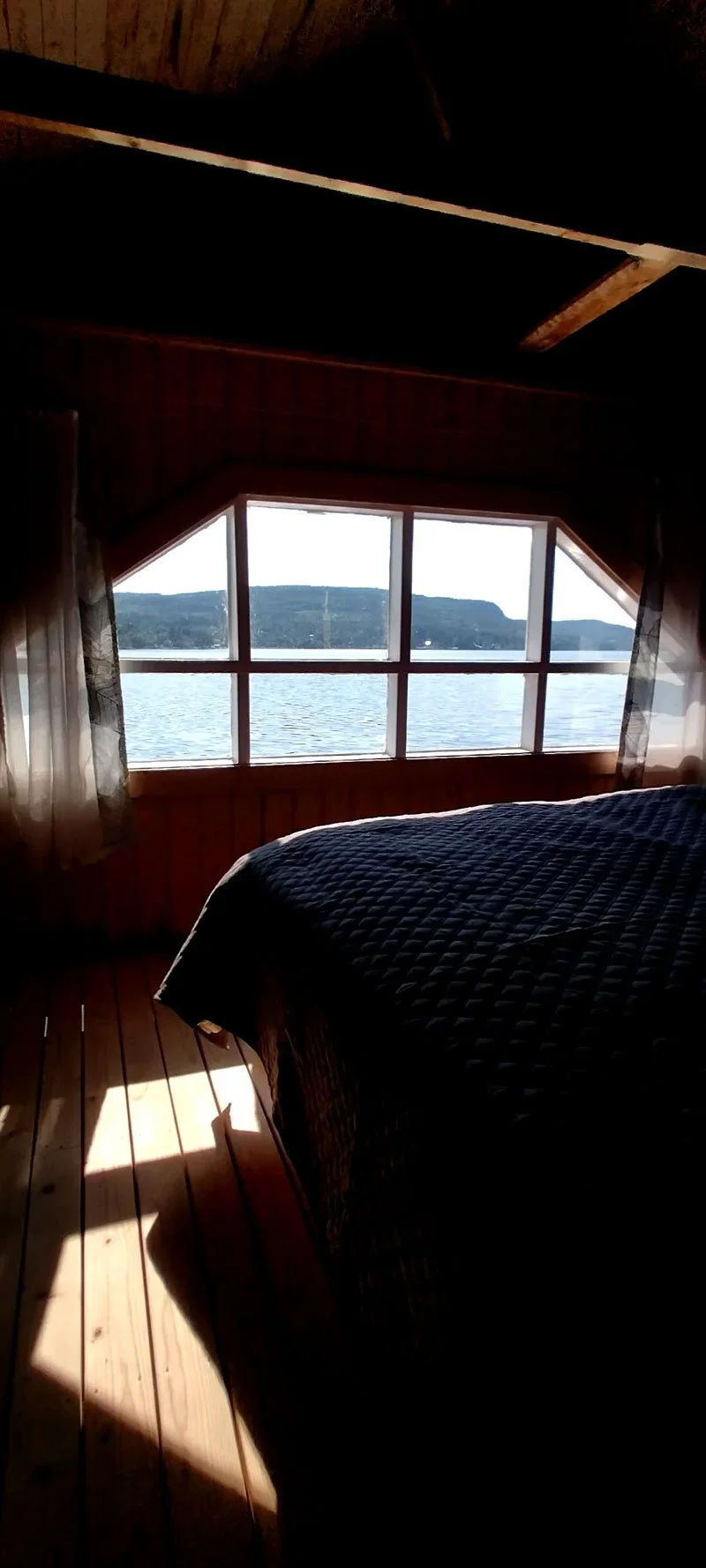 boathouse-living-airbnb-comfort-double-bed-seaview-sjobodar-hoga-kusten-docksta-superhost.webp