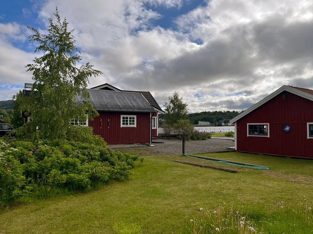 docksta-havet-base-camp-crew-cabin-room-docks-clubhouse-service-house.jpg