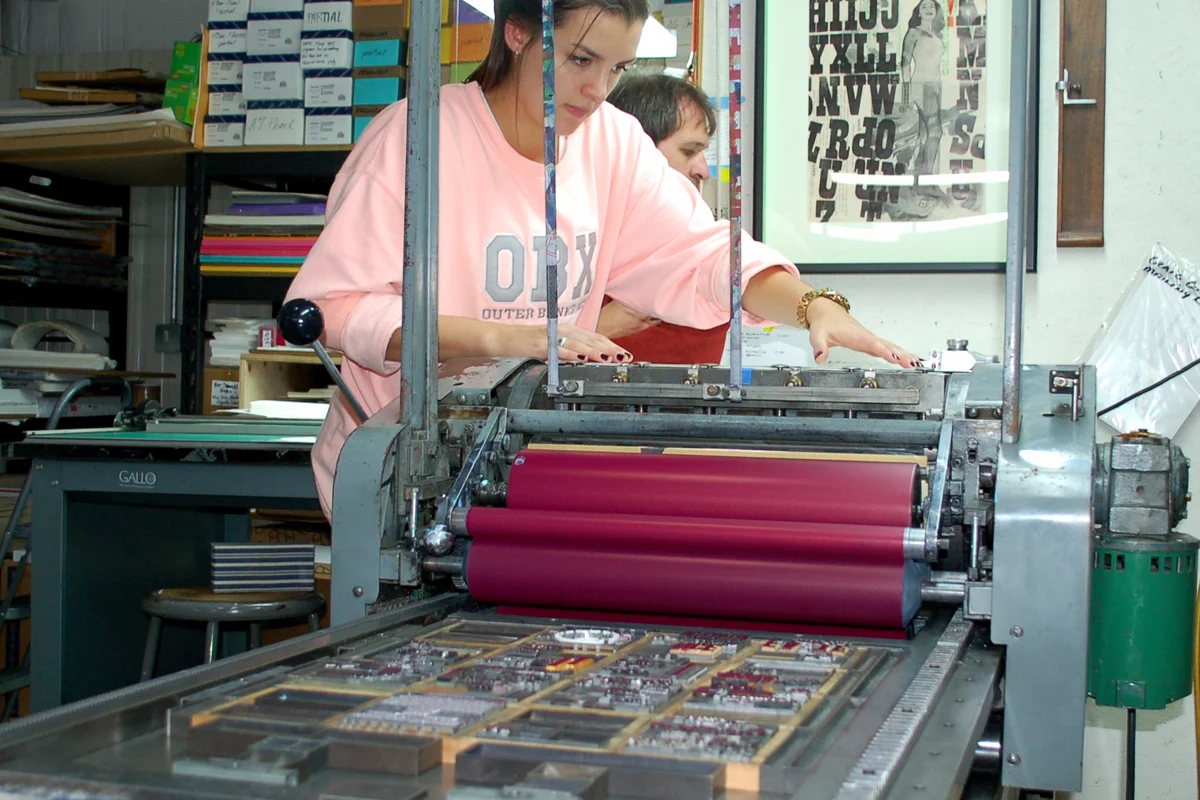 A bit of bright color and a lot of concentration make for a satisfying broadside.