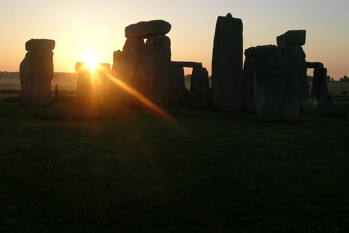 vcuk04-0613-stonehenge-70-temp.jpg