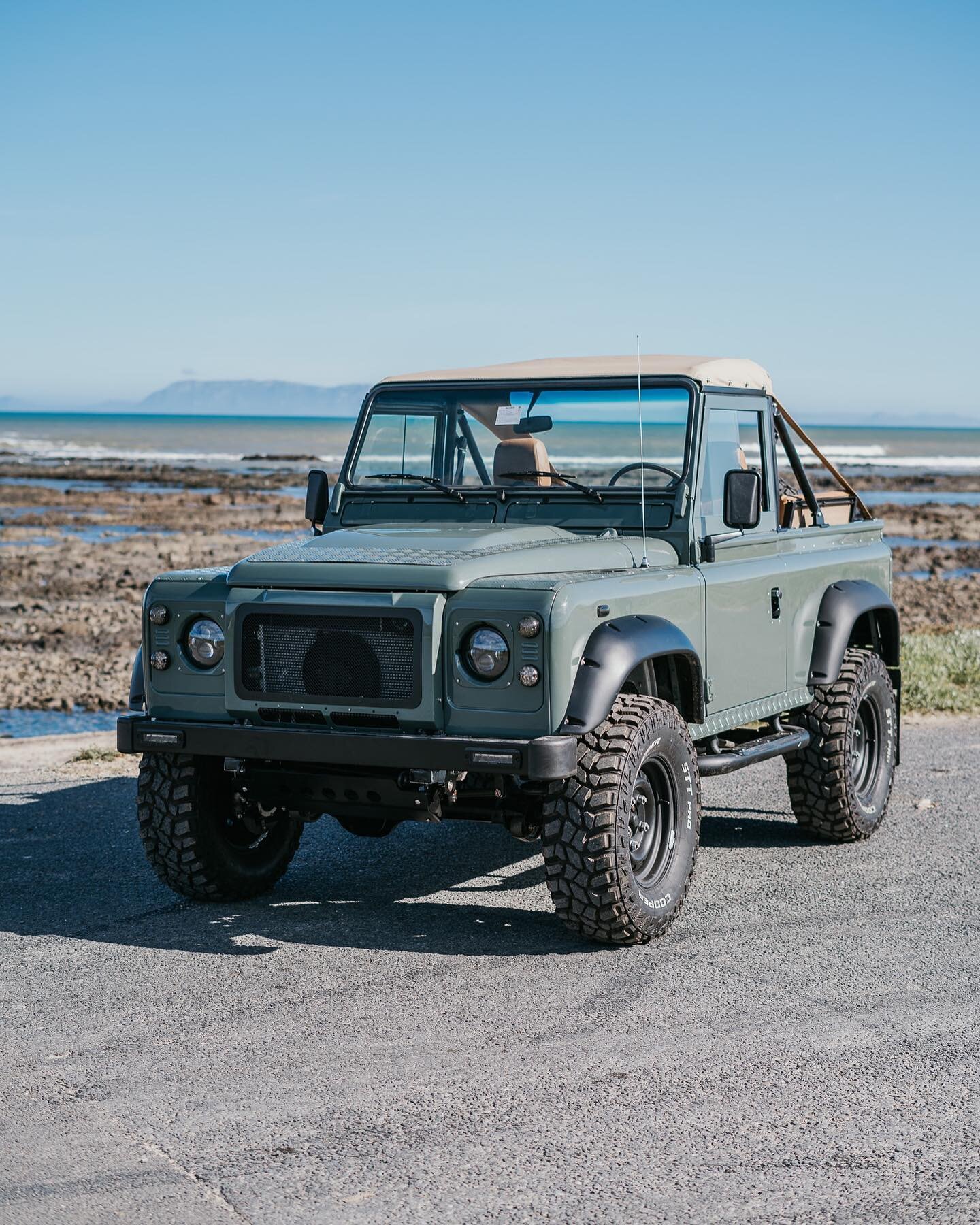 This #defender90 will become your new dream beach car🙌. And it&rsquo;s all thanks to #ponsteyn4x4