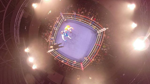 Clash of the clans!
.
.
.
#goprofusion #360photography #cablecam #wirallite @wiralcam @gopro #boxing #whotoldyouaboutthemagicbeans @magik_beanz #aerialphotography #eventphotographer