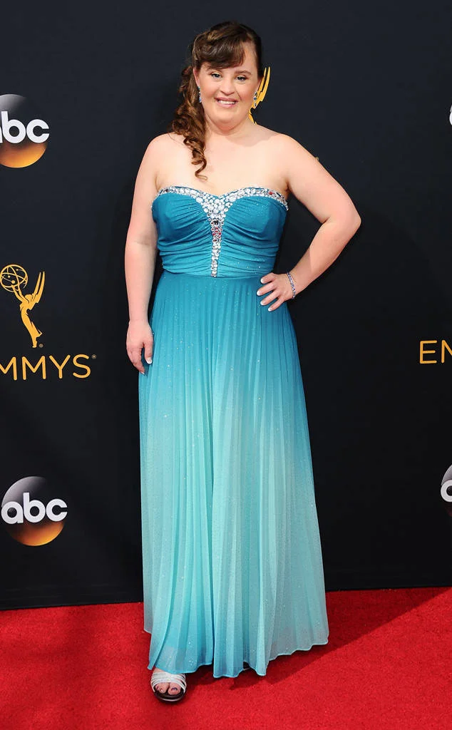 rs_634x1024-160918155731-634.jamie-brewer.cm.91816.jpg
