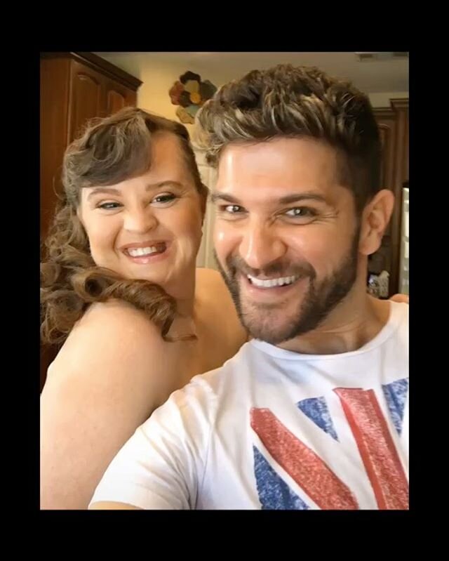 Moments of Glam with one of my favs ❤️💄😘 miss you!!! @itsmemsjamiebrewer &bull;
&bull;
&bull;
&bull;
#makeupbymatthew #jamiebrewer #ahs #americanhorrorstory #ahscoven #makeupartist #redcarpet #glam #losangeles #ahsfreakshow #actress #friends