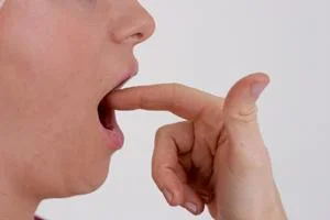 Bulimic Admits To Barfing Up Season 6 Of House Of Cards After Binging It On Netflix; Anorexic Hasn't Even Seen It!