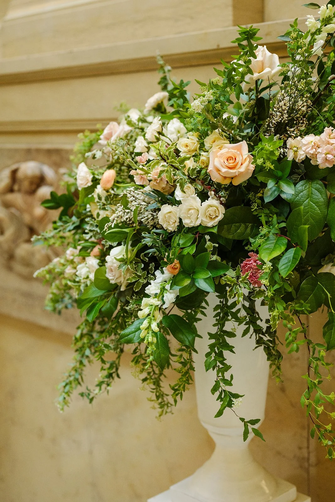 Timeless Spring Elegance: A Carnegie Museum Wedding in the Hall of Sculpture
