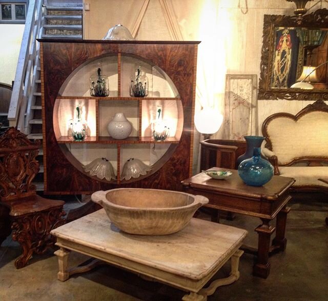 Going to Italy 🇮🇹 for a buying trip, let me know your wishing list! #italianantiques #traditionalantiques #tuscanstylehome #mediterraneanstylehome #tuscanstyle #mediterraneanstyle #refectorytable #refectorystyle #antiquesreproduction