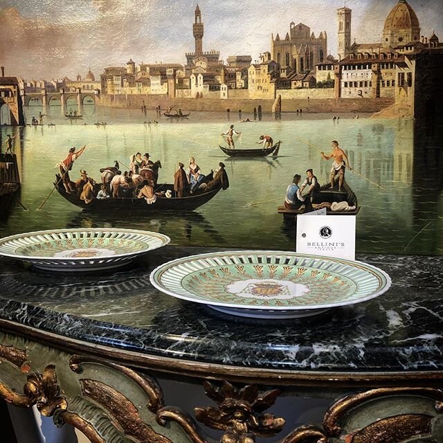 Buongiorno from Bellini&rsquo;s Antiques #antiques #italianantiques #venetianstyle #antiqueconsole #florence #arno #paintedfurniture