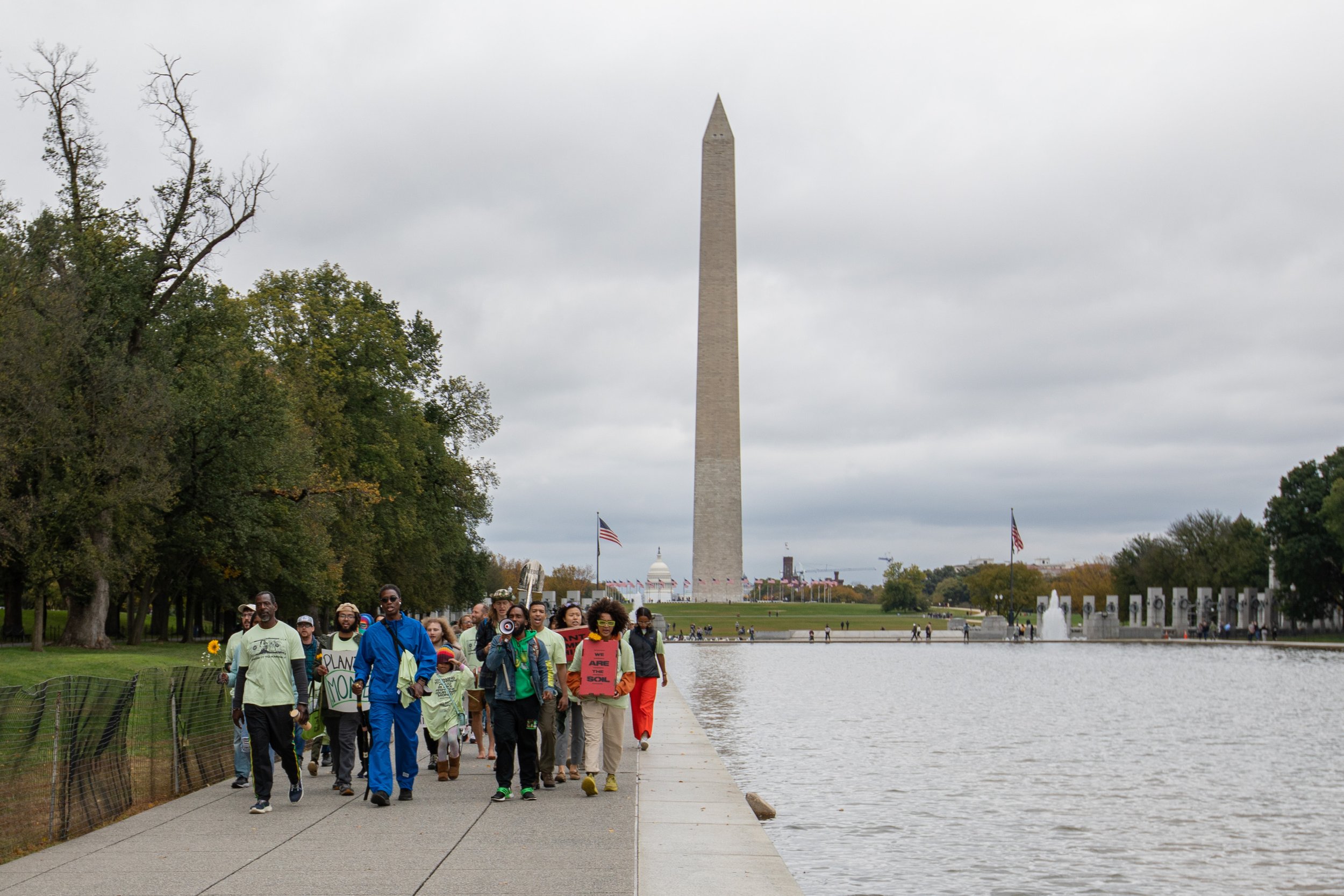  Ron Finley leading the food revolution at the Constitution Gardens in Washington D.C.  // luismarquesphoto.com 