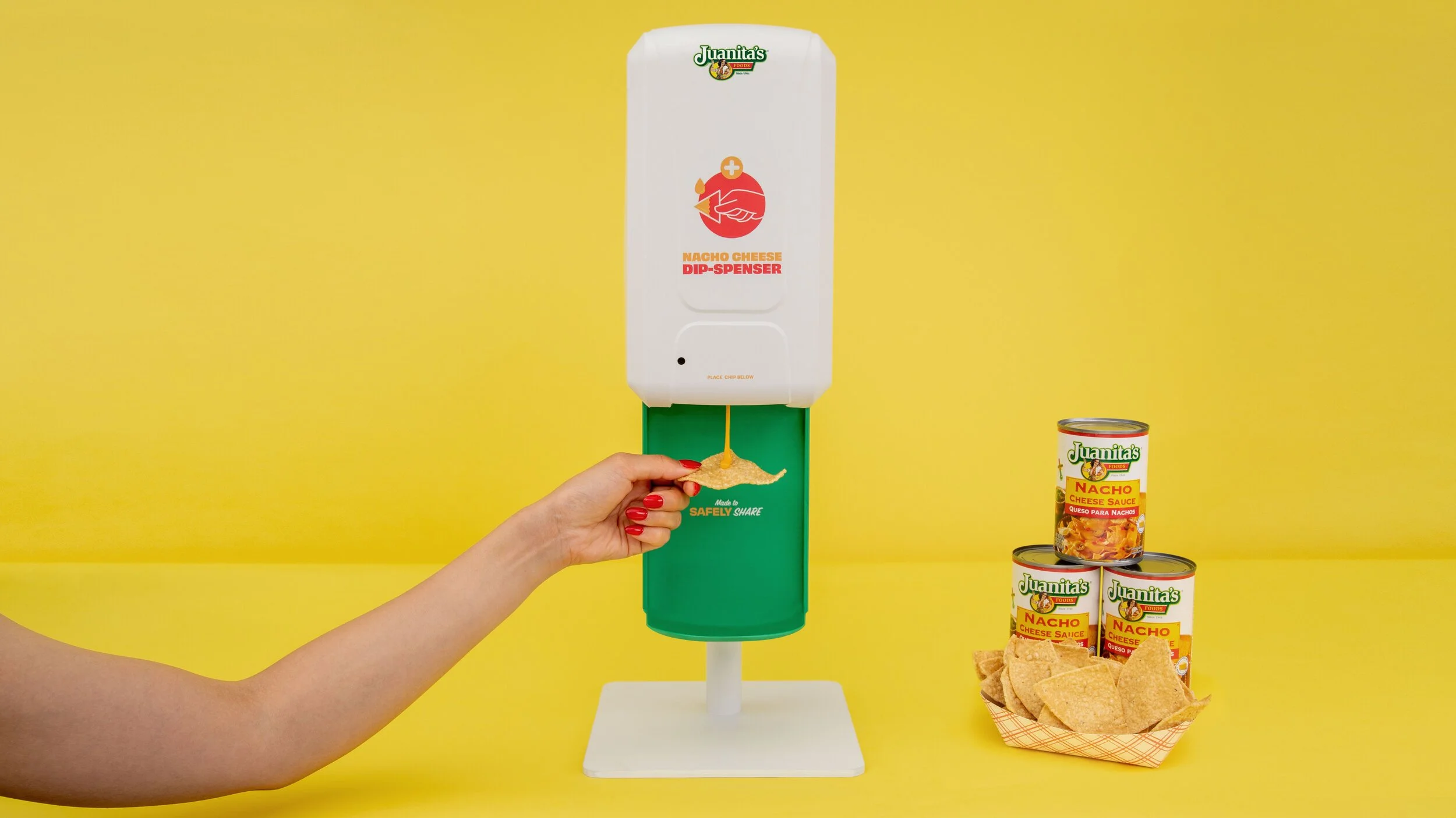 Juanitas-Nacho-Cheese-Dip-spenser_16x9_Luis_Marques.jpeg