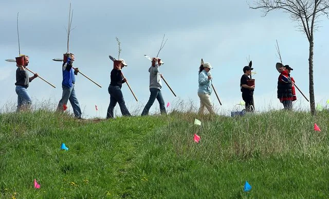 Volunteers prepare to plant trees at an ERCA celebration of Earth Day at Malden Park in Windsor, Ont. in 2006. (Nick Brancaccio / The Windsor Star )