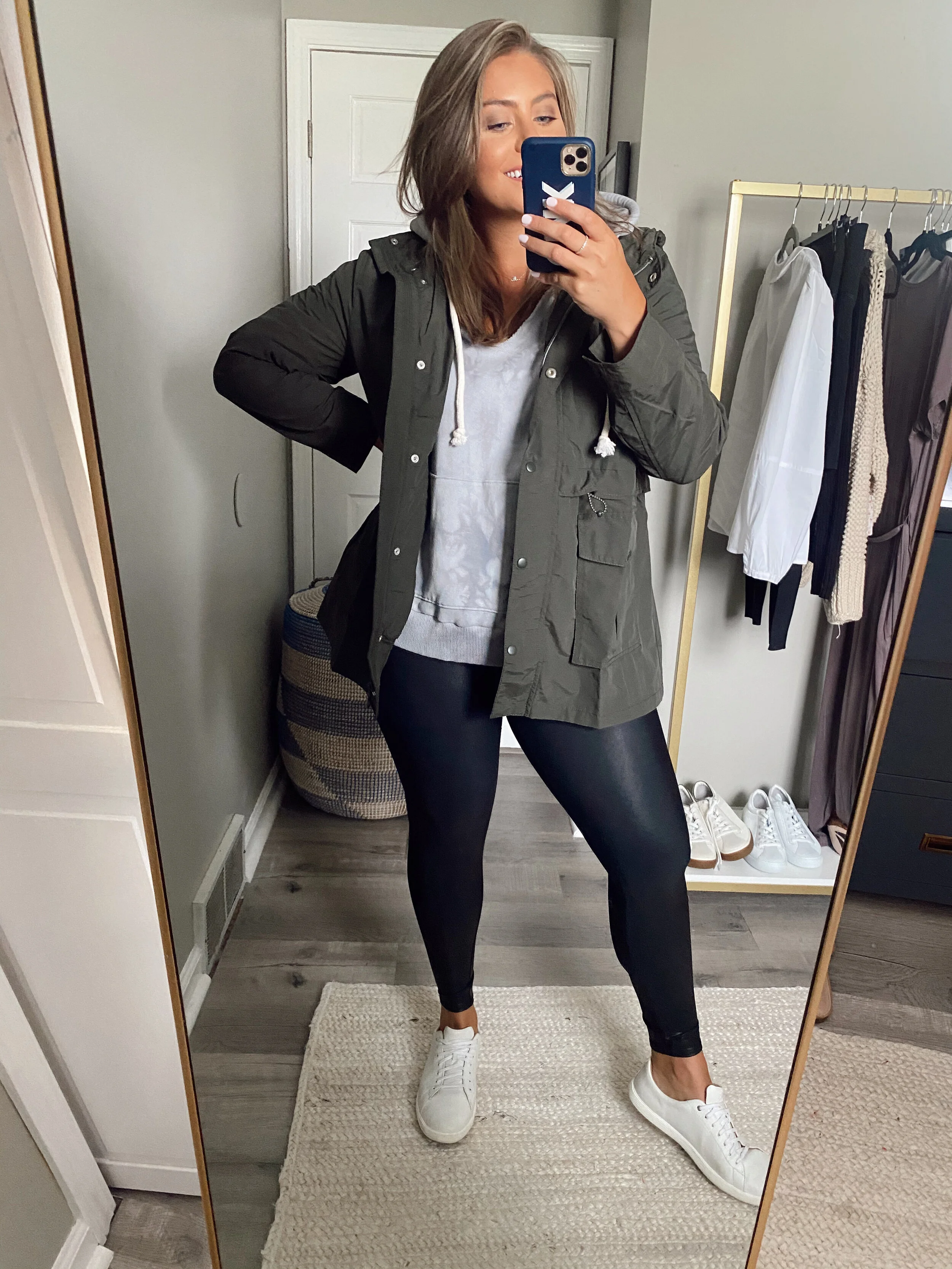 Faux Leather Leggings: Outfit Ideas 