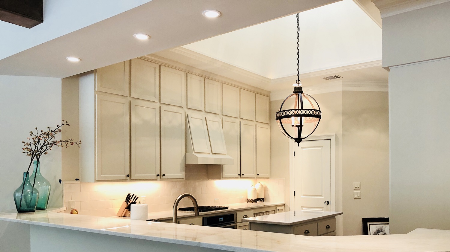 Foyer View Kitchen
