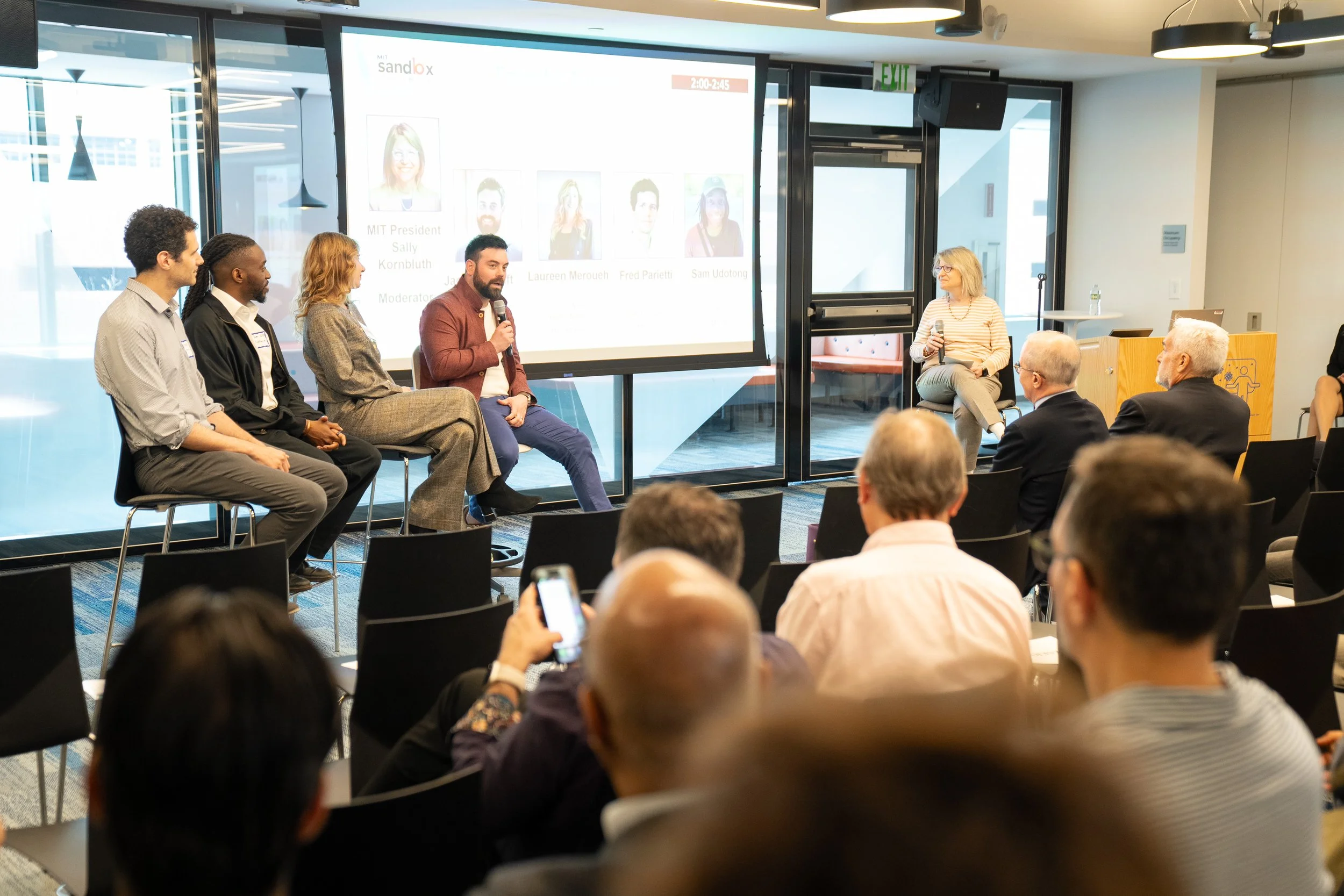 Alumn Panel+Sally.jpg