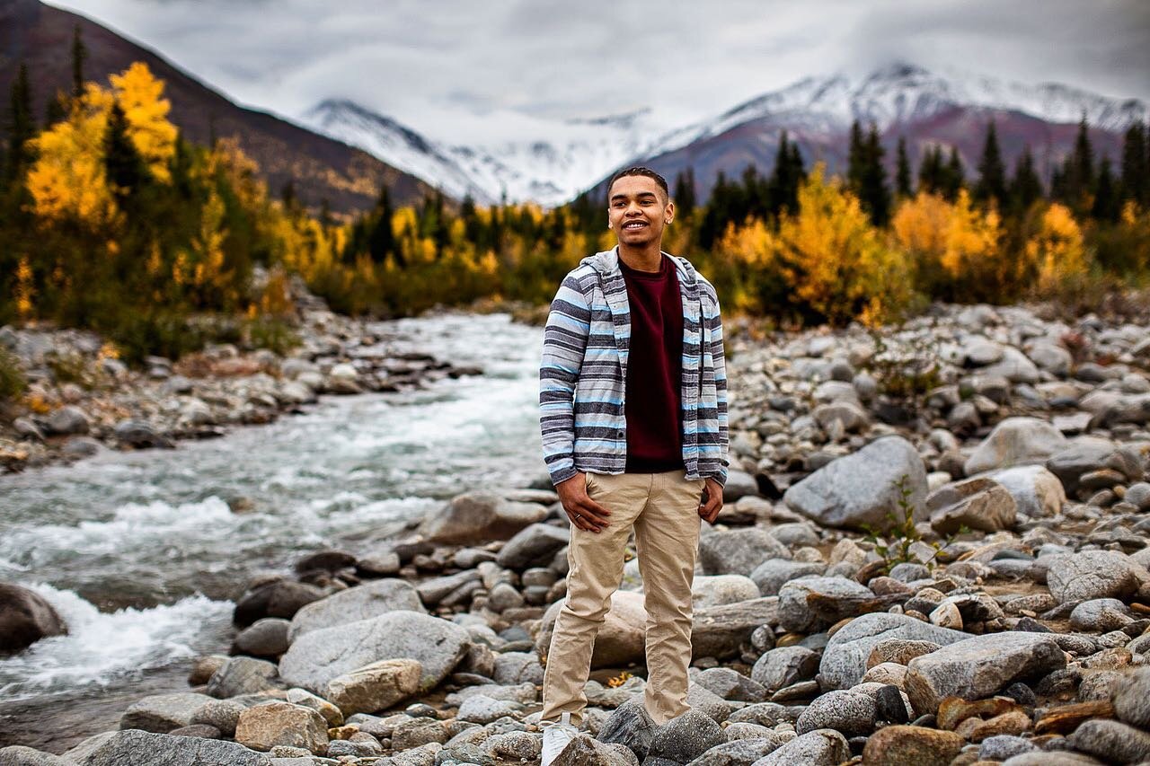 The handsome Malakai.

Every time I photograph seniors I think how fast time will go by before my 5 and 6 year old are graduating 😭