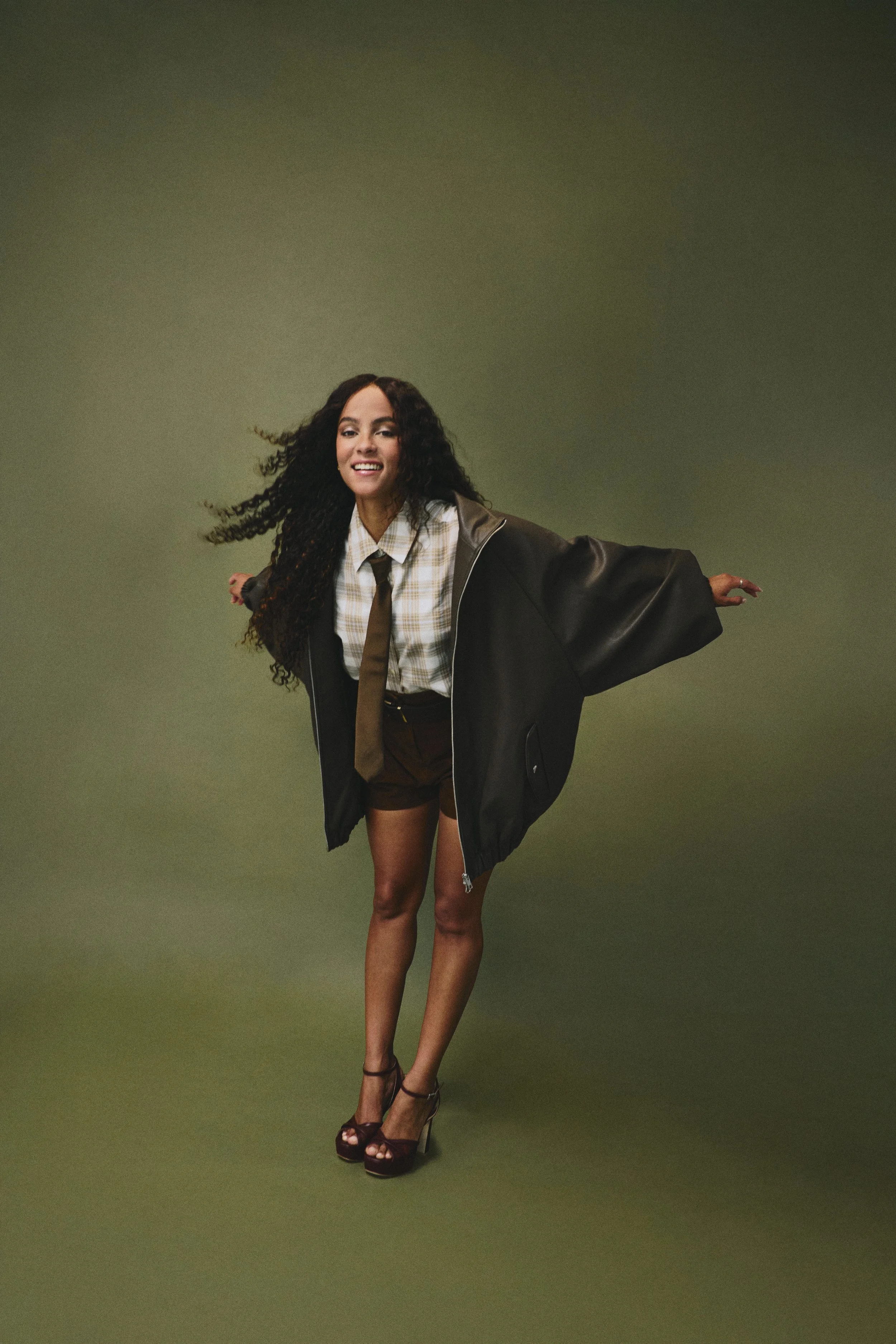 Lou Llobell13659_Ejatu Shaw©.jpg