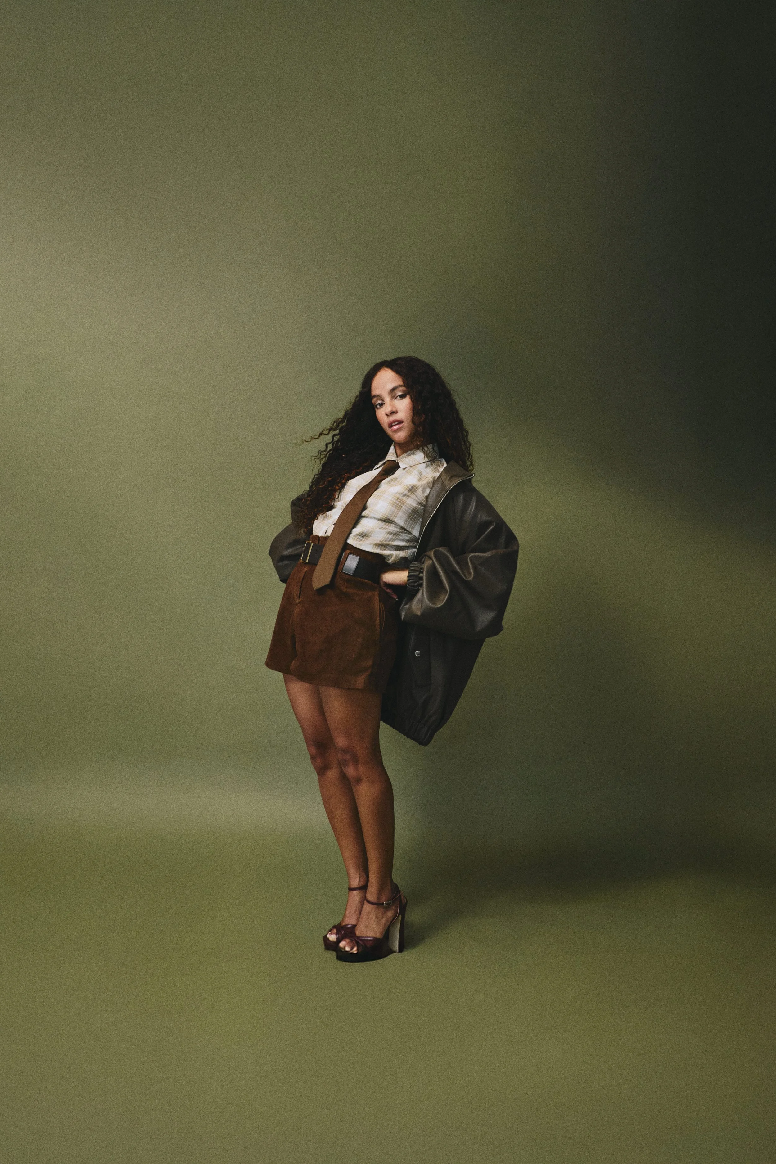 Lou Llobell13680_Ejatu Shaw©.jpg