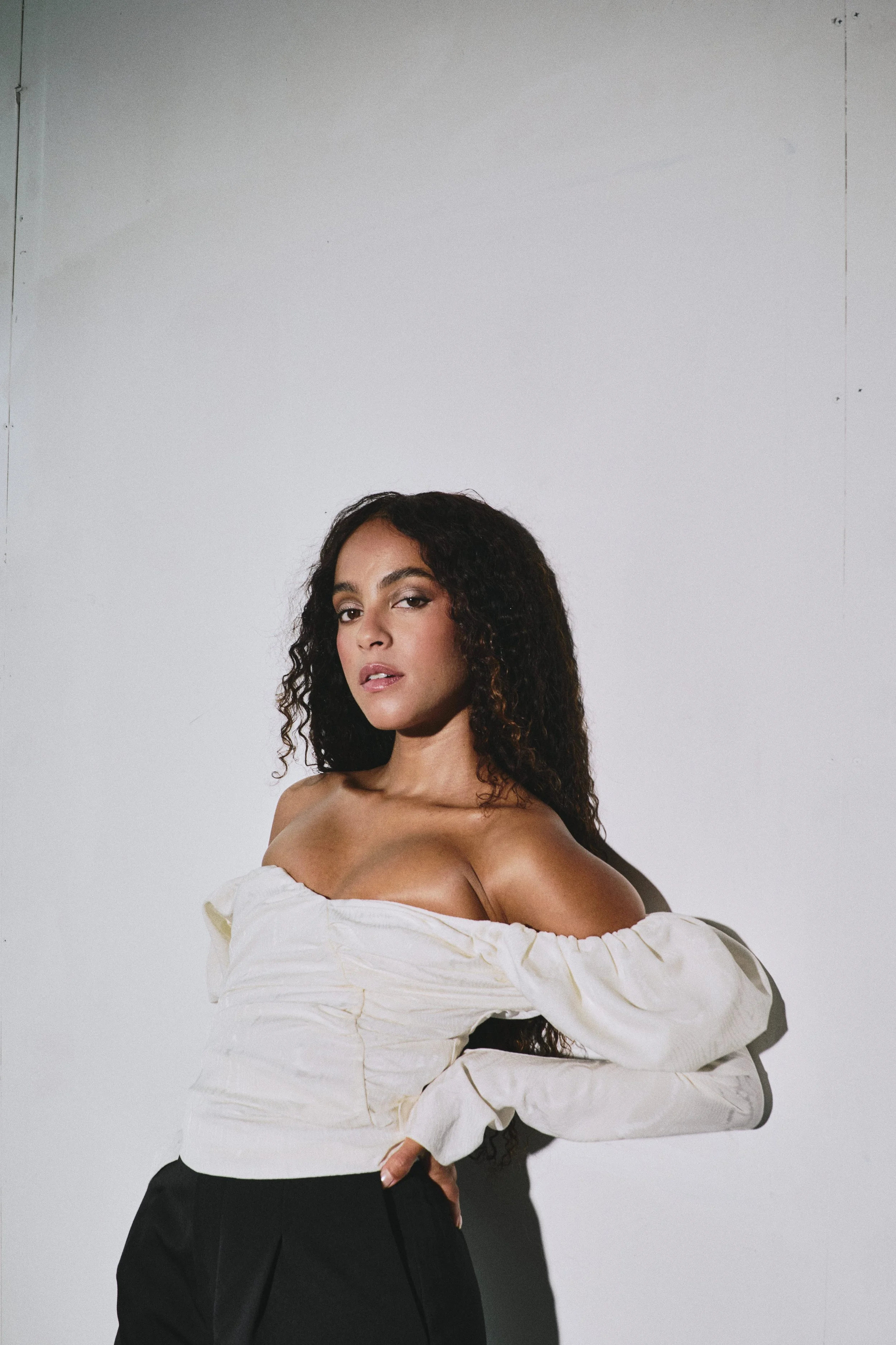 Lou Llobell14169_Ejatu Shaw©.jpg