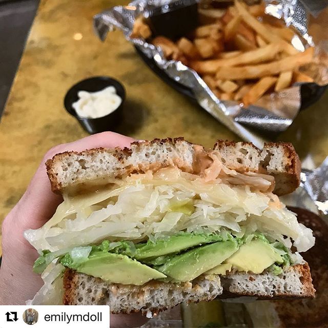 For our avocado lovers 
Repost @emilymdoll &bull;&bull;&bull;
#avocado #sandwich #reuben #food #atx #austin #texas #deli #atxfoodie #instafood #instafoodie #vegetarian #colorful #eatingfortheinsta #neworldeli  #foodporn #yummy #deli #eat