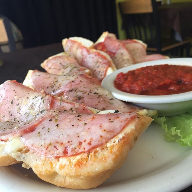 We have a new appetizers for the evenings! How do sandwich pizza sticks sound. They taste amazing 🤤 #food #foodporn #austin #atx #deli #yummy #eat #pizza #sandwich #texas #neworldeli #restaurant #deli #yum