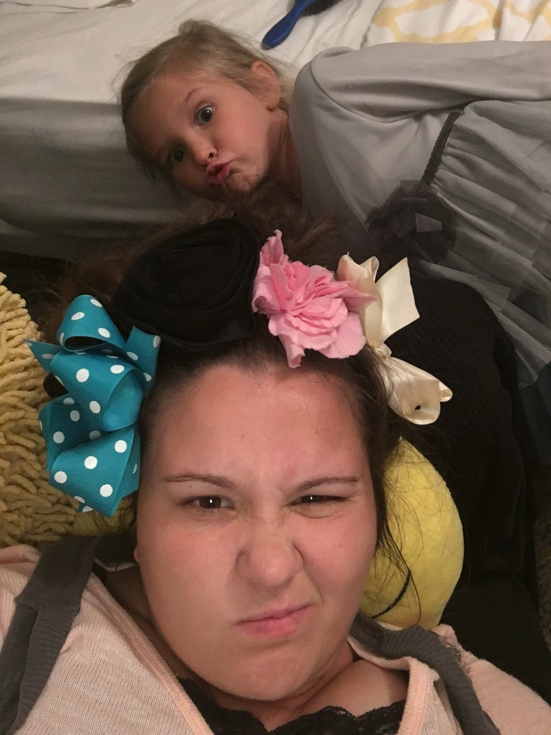 Hadley wanted to put allllllll of her flowers and hairbows in my hair......she thought it would be purdy.