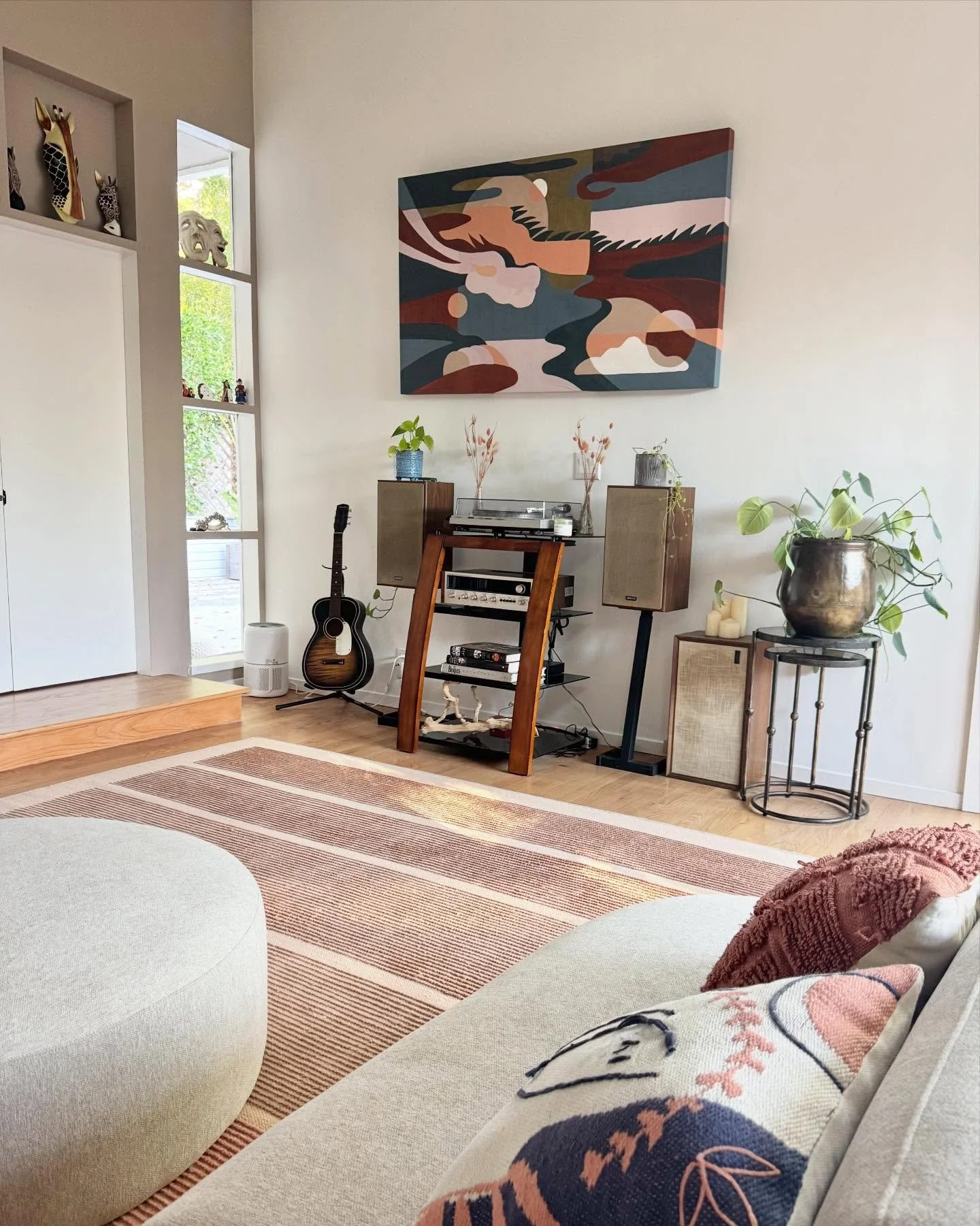 &lsquo;Soaring&rsquo; (60&rdquo;x 36&rdquo;, 2024) moved.
Congrats on the new place Sun &amp; Marc! Love that @sunnysideup123 said pillowcases/decor were selected to match the artwork.🫰🏼