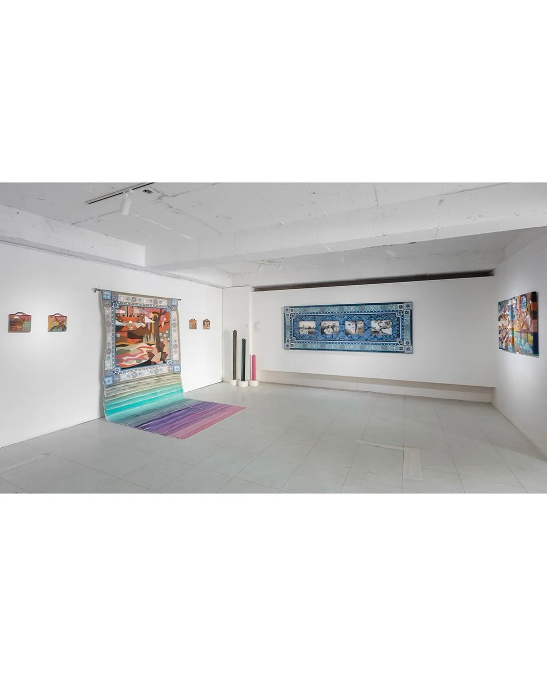 &lsquo;Unintended Entrance&rsquo; group exhibition at @onairgallery in Seoul, Korea is one to remember. 💫 Thank you Jin &amp; LENA for curating and bringing these wonderful artists from all parts of the world together.🖤
Swipe to see the different f
