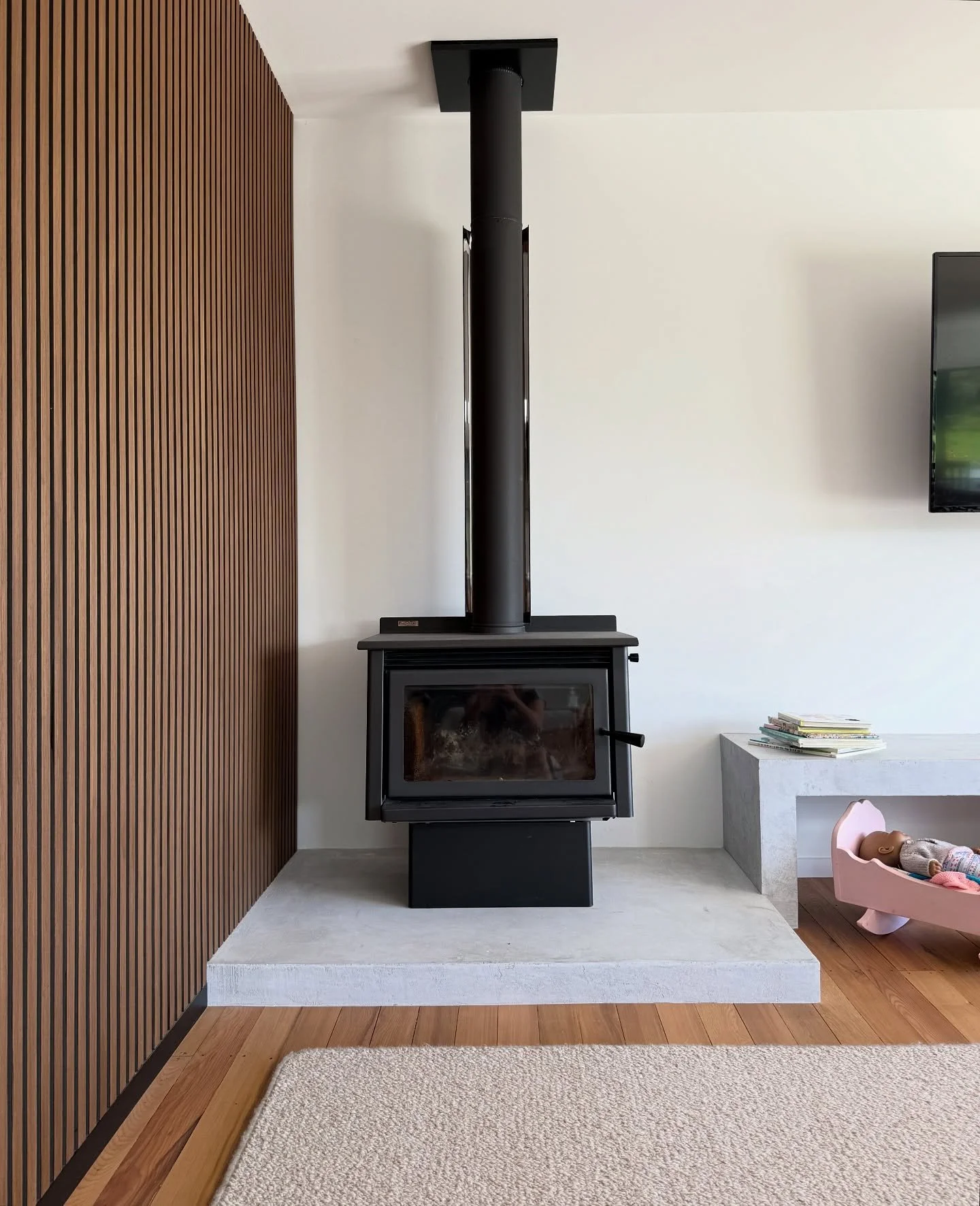 Now you see me, now you don&rsquo;t 👀 Can&rsquo;t believe I haven&rsquo;t shared this room yet! This hidden door is one of my favourite features of this reno. A guest room that doubles as a media space that they will adore as their kids get older. 
