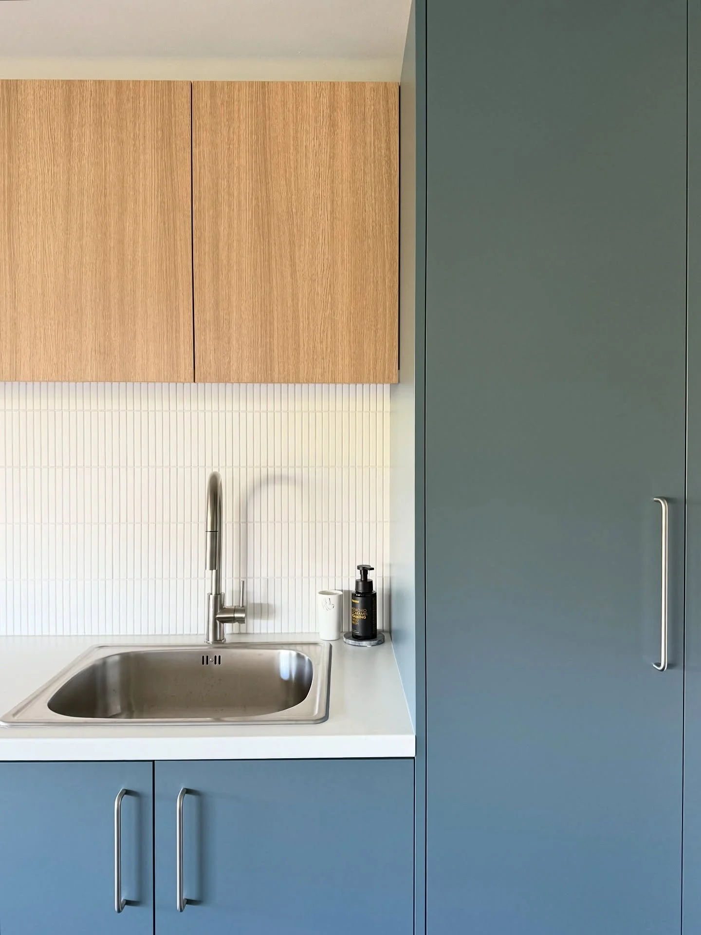 A laundry reno that ticks all of the boxes without breaking the bank ✔️ I always tell clients when they&rsquo;re doing extensive renos that your laundry is one place you can save, pull back on benchtop, keep the cabinets simple, but that doesn&rsquo;