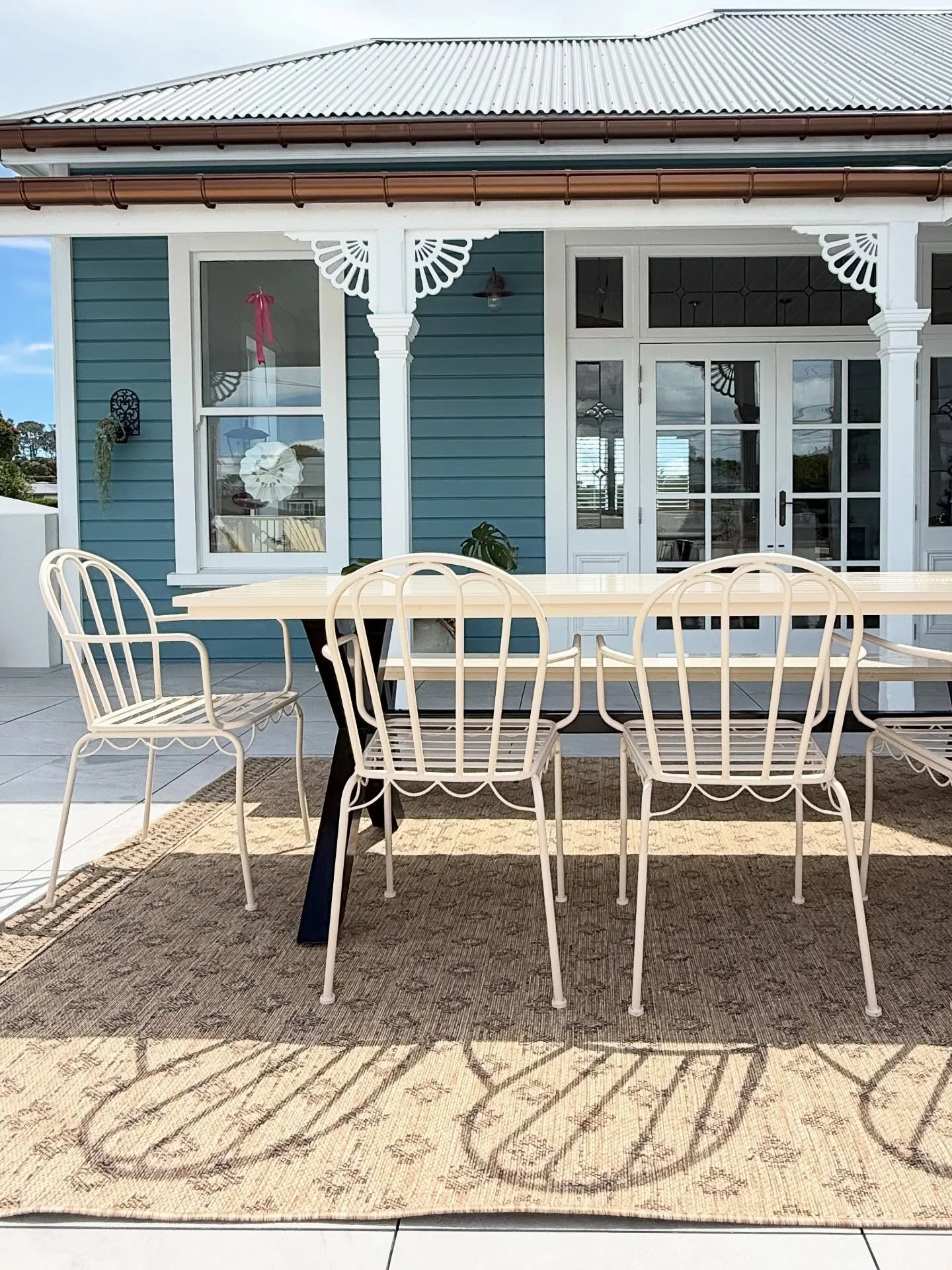 Schools out for summer! I&rsquo;m nearly wrapped up for the year and looking forward to many laughs and shared meals in our new outdoor entertaining space. 

We&rsquo;ve already been eating dinner out here most nights, I&rsquo;m loving our @earlysett