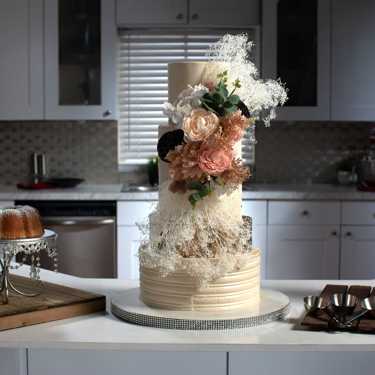 Wedding Cake Dom.jpg