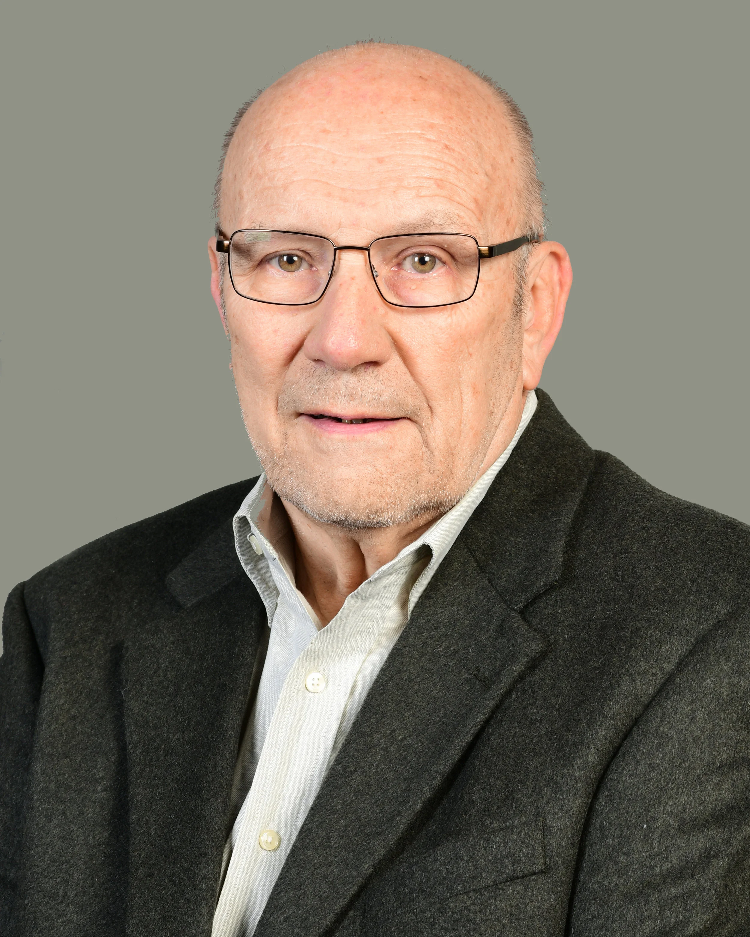 Dick Brereton Headshot_2_Color.jpg