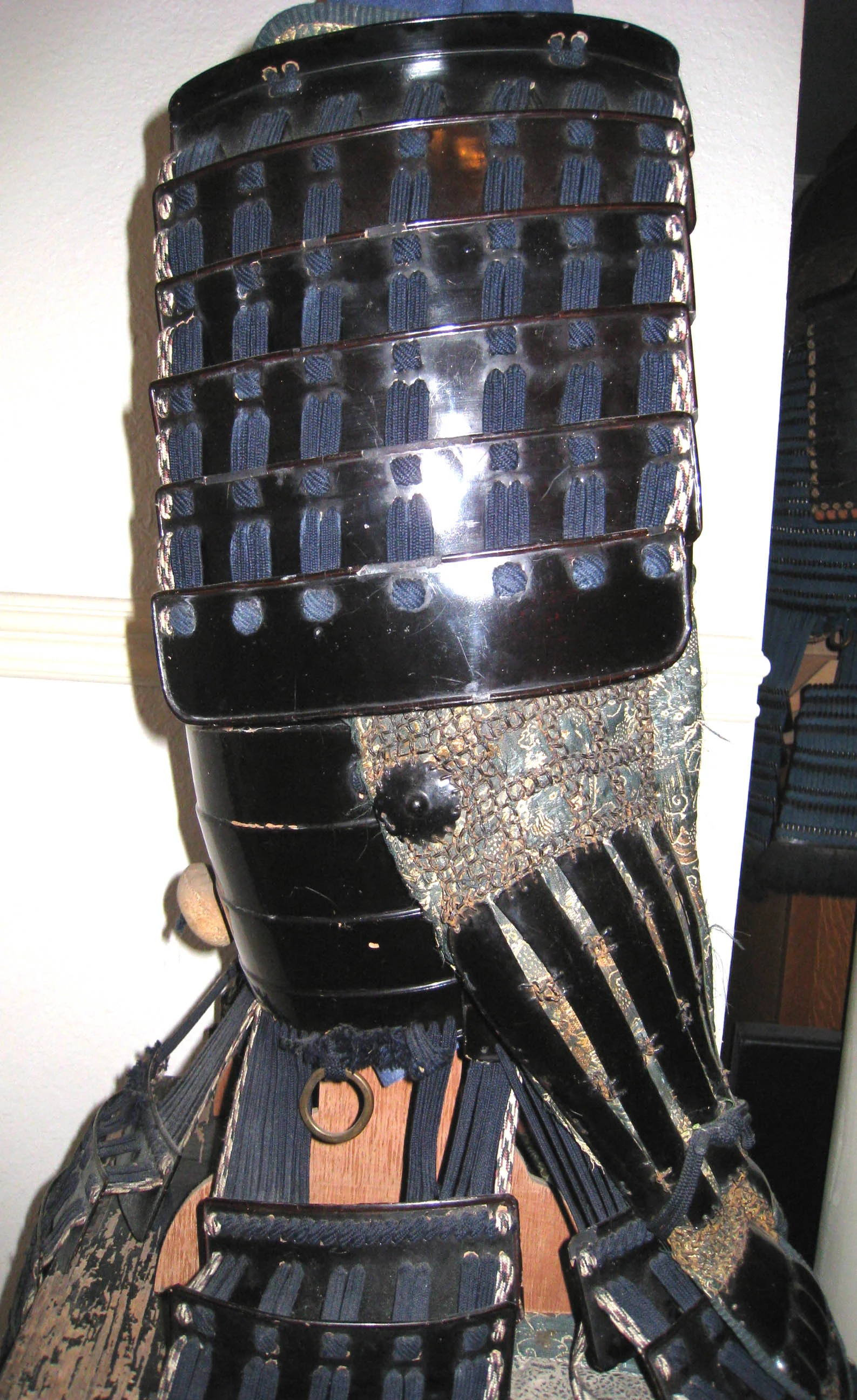 ARMOR 04 F.jpg