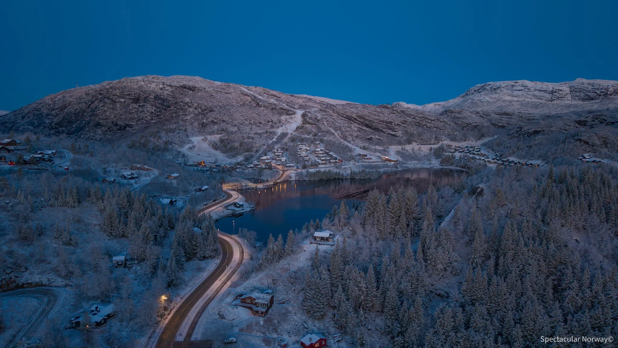 Vinterens første snø i Lysebotn og Sirdal