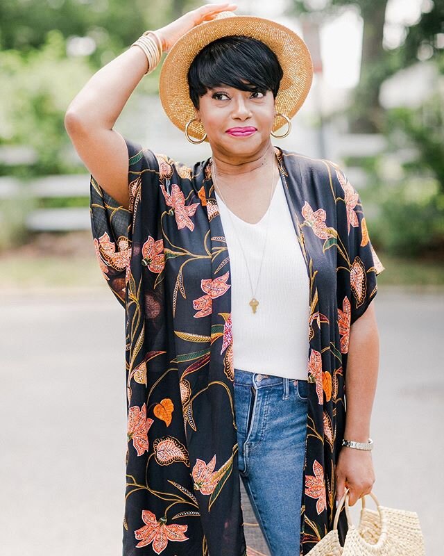 Beautiful People....Checking on y&rsquo;all and just feeling a little sassy in my floral kimono, white v-neck sweater and straw fedora..... all 3 beautiful pieces are from @loft Key wardrobe pieces for summer y&rsquo;all!! Sending y&rsquo;all hugs!! 