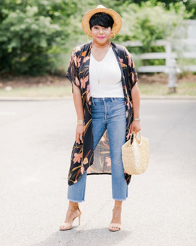 Happy Weekend Beautiful People!! Listen....no cute caption....just have an AMAZING weekend....you deserve it!!! Sending y&rsquo;all lots of hugs....love y&rsquo;all!!! .
.
.
📷 @alisandraphoto MUA @makeupbyholly Kimono, Hat, and Sweater @loft .
.
.
.