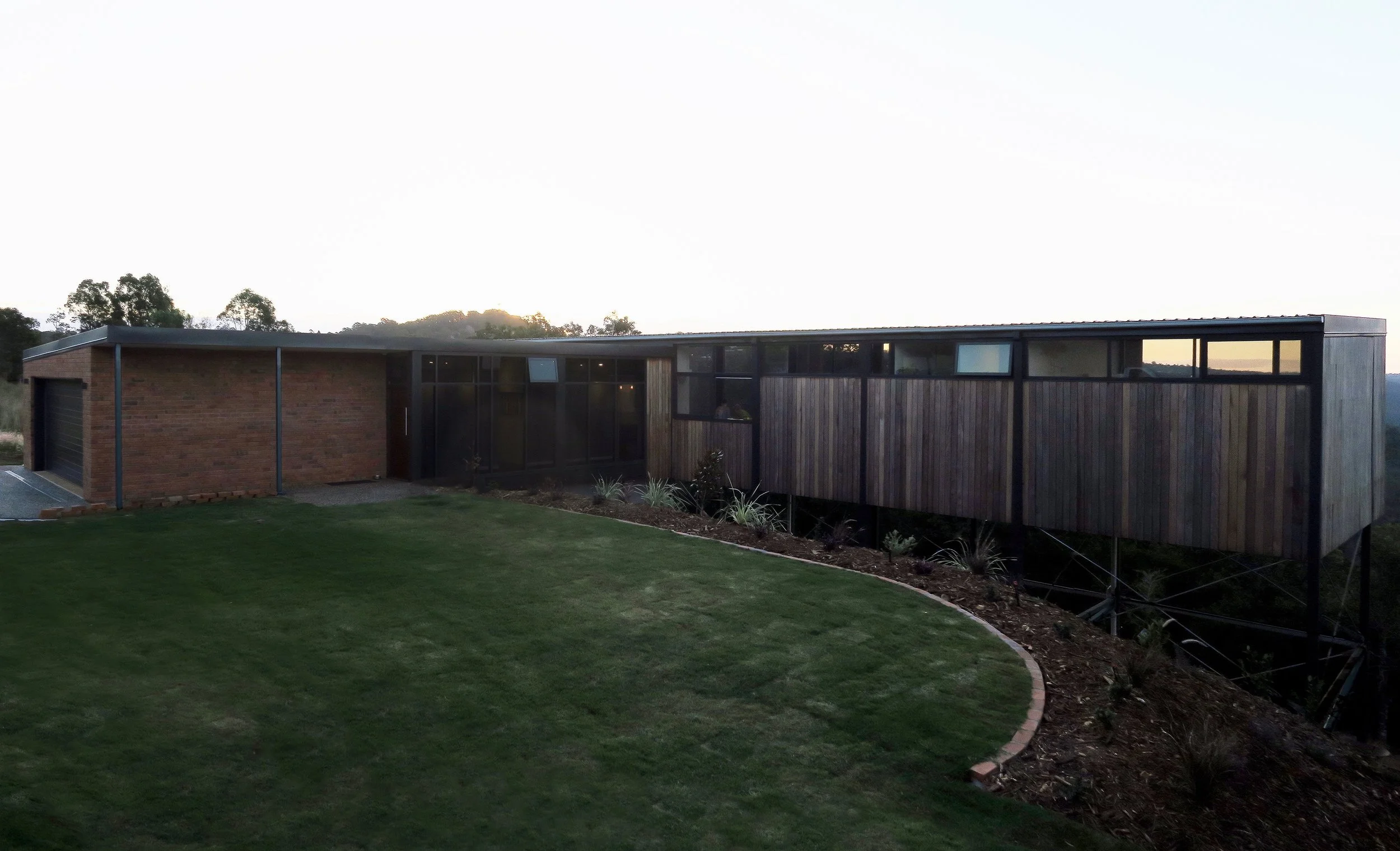 The general arrangement of the building is generated by three elements; an elevated uninterupted view to the national park, the creation of a usable protected courtyard space and a separate guest wing. The response is to provide strong simple edges that respond to these aspects and in turn, provide a varied building form and living experiences.