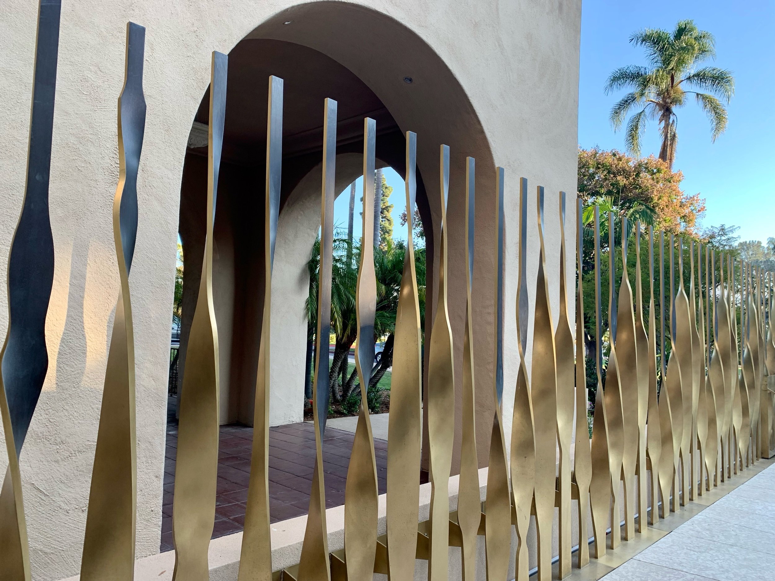  Dining Patio sculptural screen “Hedgerow”, a collaborative effort between Jennifer Luce and metal fabricator A. Zahner 