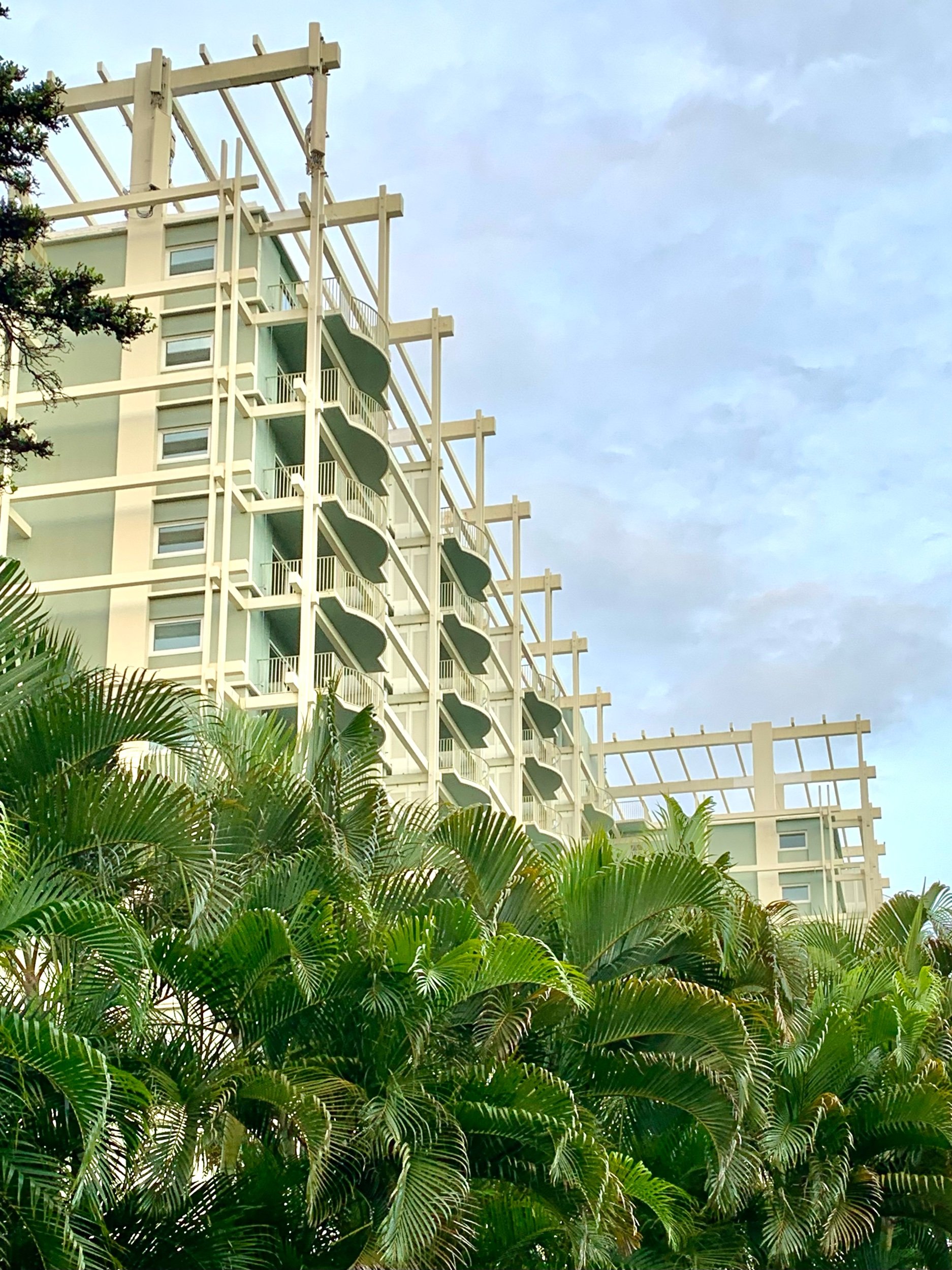  Another hotel view from driveway circle showing L-shape of building 