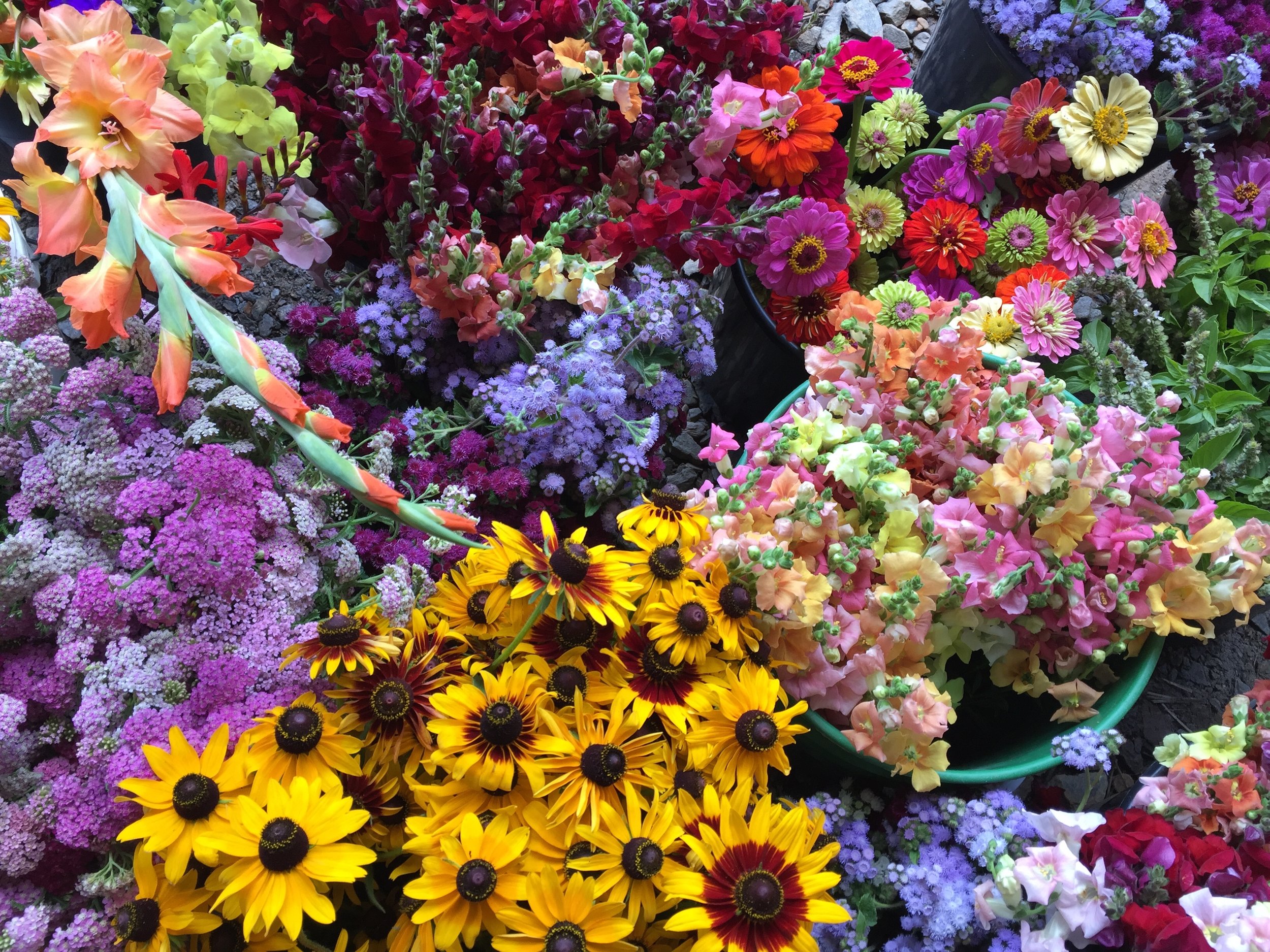 Pre-bouquet staging