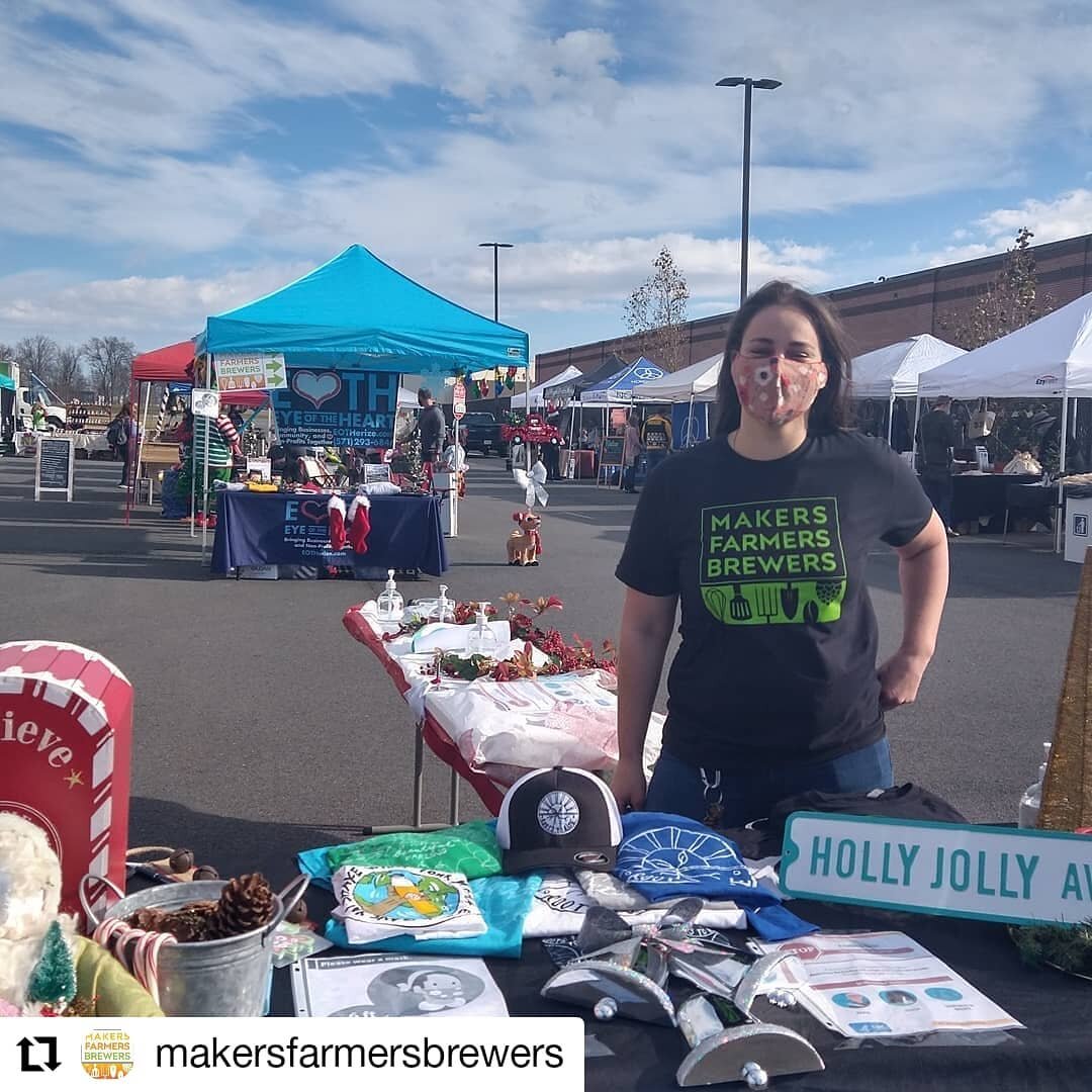 #Repost @makersfarmersbrewers
&bull; &bull; &bull; &bull; &bull; &bull;
Come on down for a safe, masked, distanced shopping experience on this beautiful sunny day. 

Get your holiday shopping done, send santa a letter, and get a brew or balloon! 

He